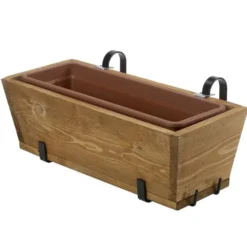 Buzzi Fioriera in legno, composta da: 1 supporto verniciato, 2 ganci di sicurezza, 1 cassetta in legno d'abete trattata con impregnante, 1 vaschetta interna in polietilene, 55x22xh.18 cm