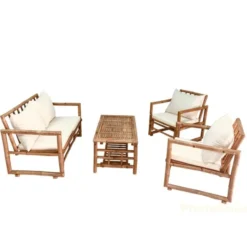 Gardenia Salotto Hanoi, in bambù composto da:1 tavolo 90x50xh.45 cm + 1 panca 115x65xh.72 cm + 2 poltrone 60x65xh.72 cm, tessuto colore ecru 300gr/m2
