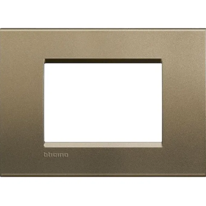 Placca quadra 3 moduli serie livinglight square